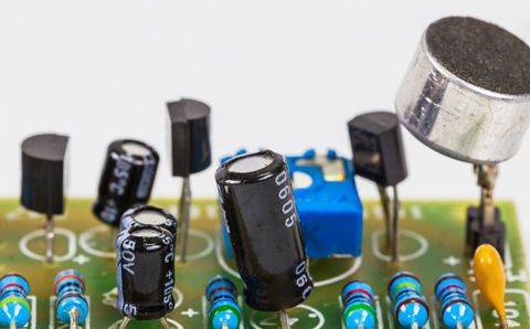無功補償電容器漏油，可以繼續(xù)使用嗎？
